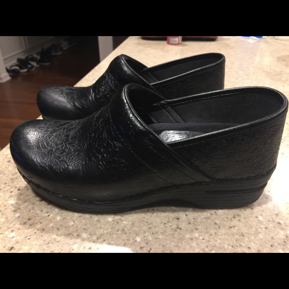 Women's dansko shoes